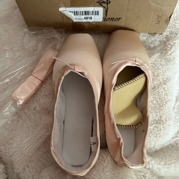 Bezioner Pink Satin Ballet Pointe Dance Shoes with sewed ribbon & silicone toe - Picture 2 of 4